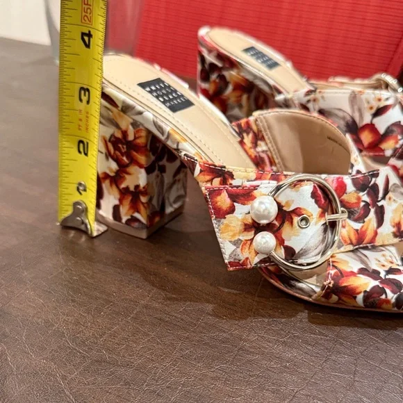 White House Black Market Floral with Pearl Accent - Picture 6 of 6